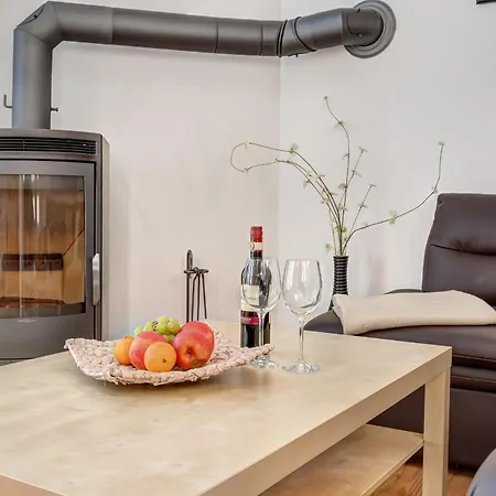 Kira Apartment *